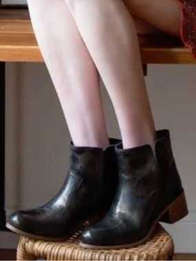 Black Diva True Boot